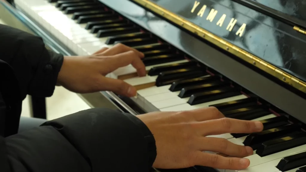 aziz hammedi piano gare main