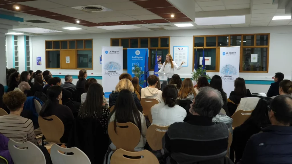public qui a assisté au concours d'éloquence