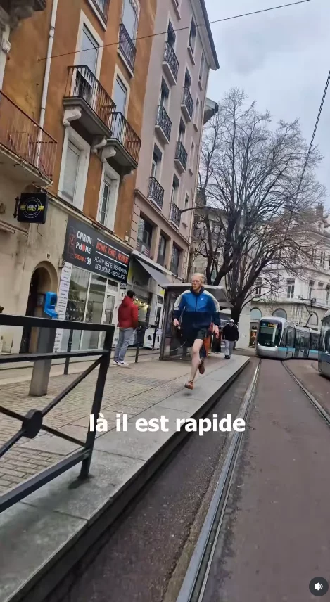 1 vs 1 avec le tram Paul courir