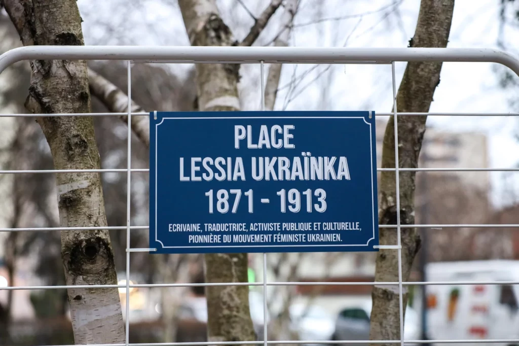 panneau de la nouvelle place Lessia Ukrainka à grenoble