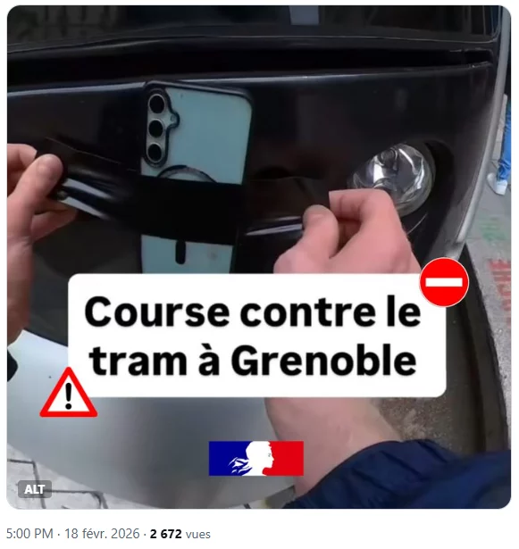 Photo tram téléphone préfète de l'Isère 