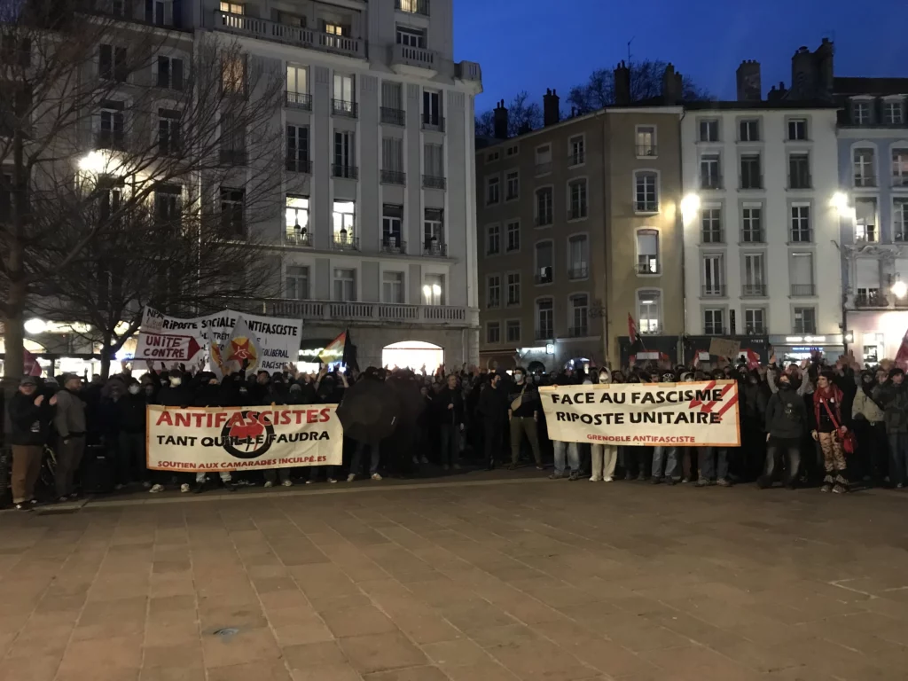 manifestants anti fasciste RN
