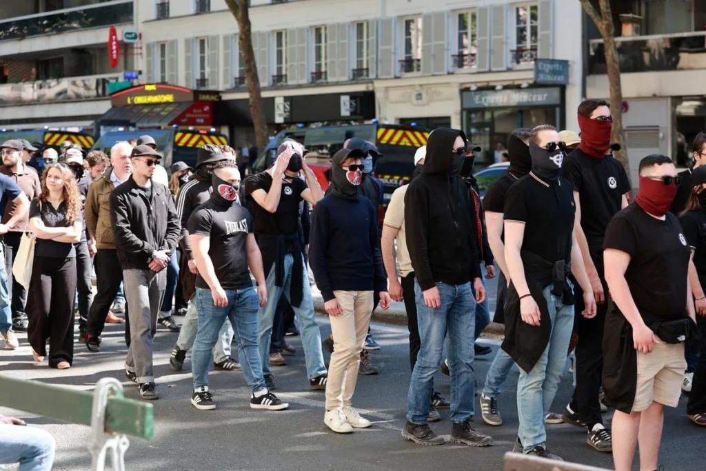 défilé d'ultra droite avec Quentin Derranque