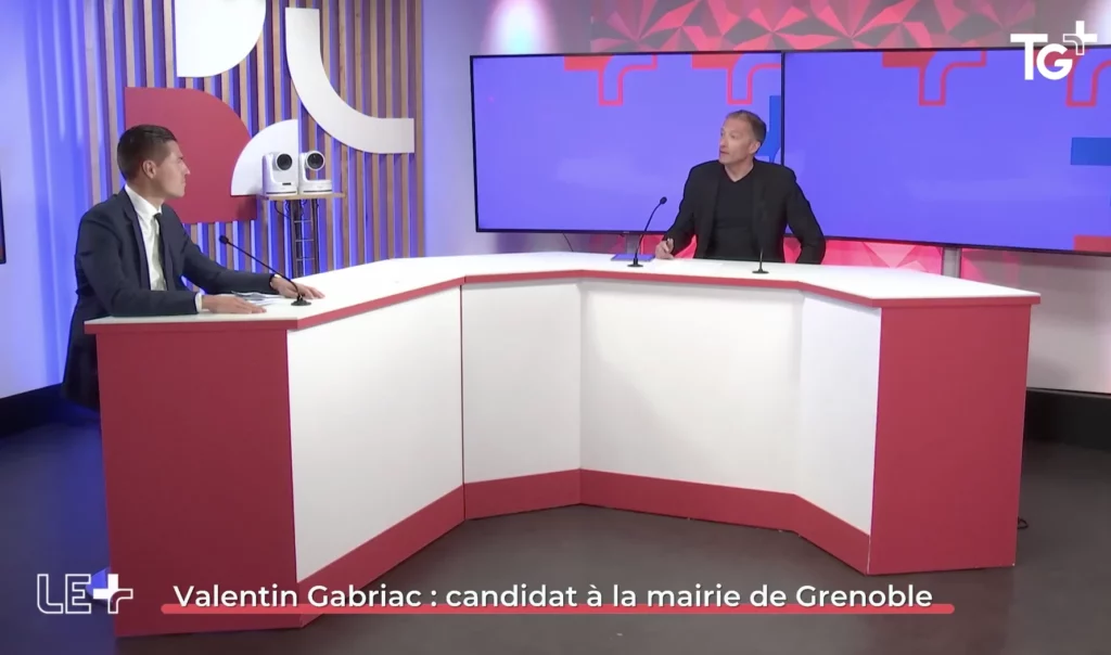 Le candidat RN à la mairie de Grenoble Valentin Gabriac sur le plateau de TG+ avec le journaliste Thibault Leduc