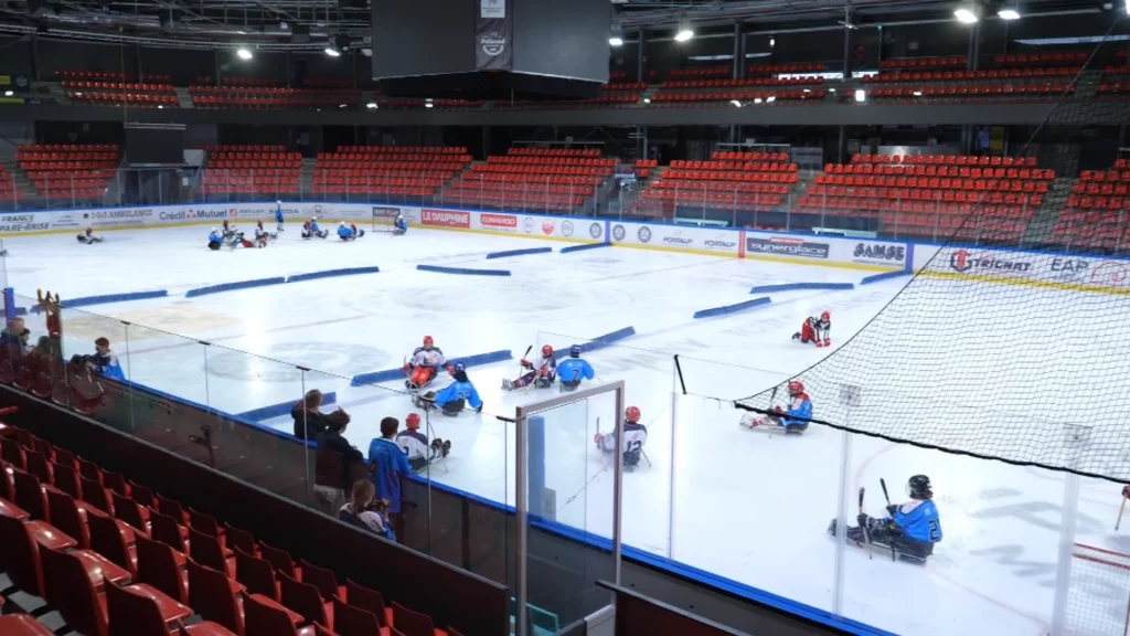 para-hockey luge à Grenoble patinoire Pôle Sud