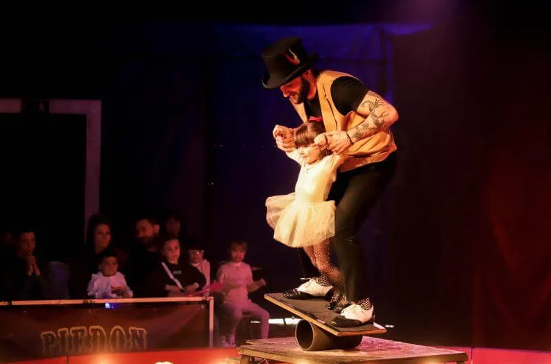 Un numéro du Cirque Piedon avec Anthony Piedon et sa fille Marylou