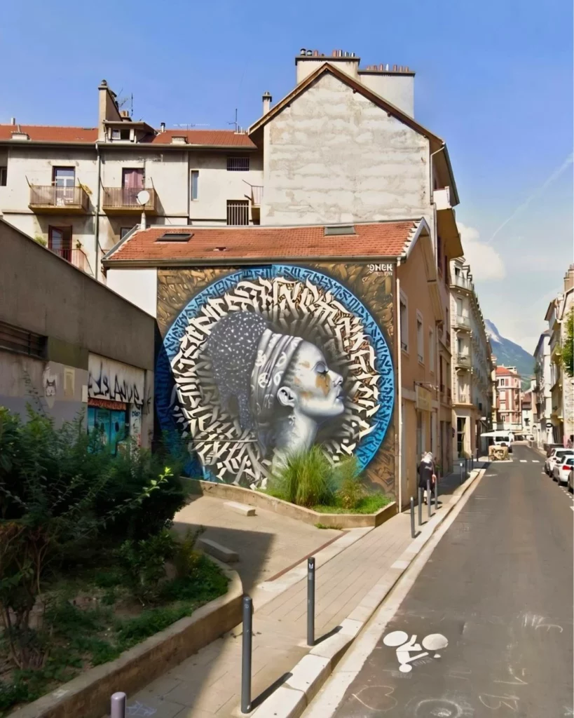 une fresque de street art à grenoble