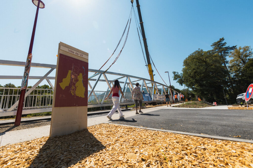 Passerelle Vif - photo Néo Bzeznik