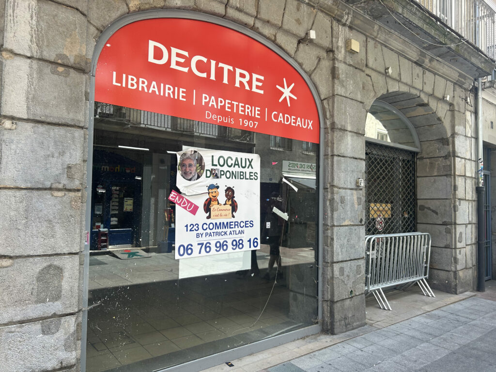 Decitre vitrine centre-ville