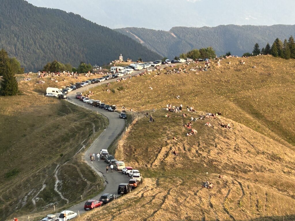 foule charmant som éclipse