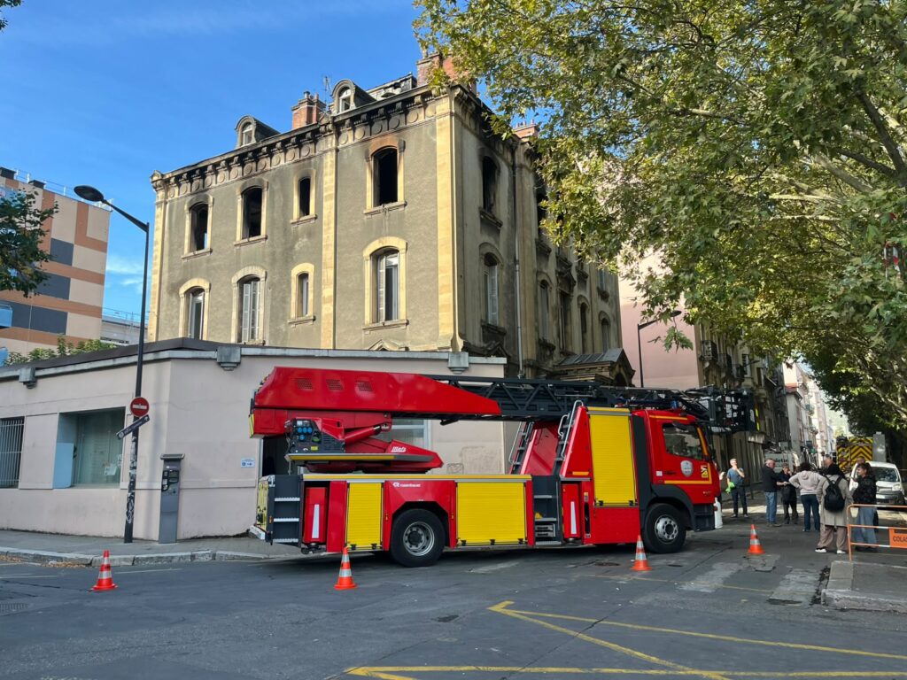 Incendie Grenoble Saint Bruno "La Maison des familles" pompier