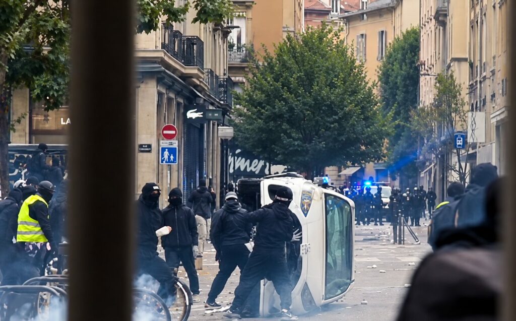 casseurs grenoble émeutes
