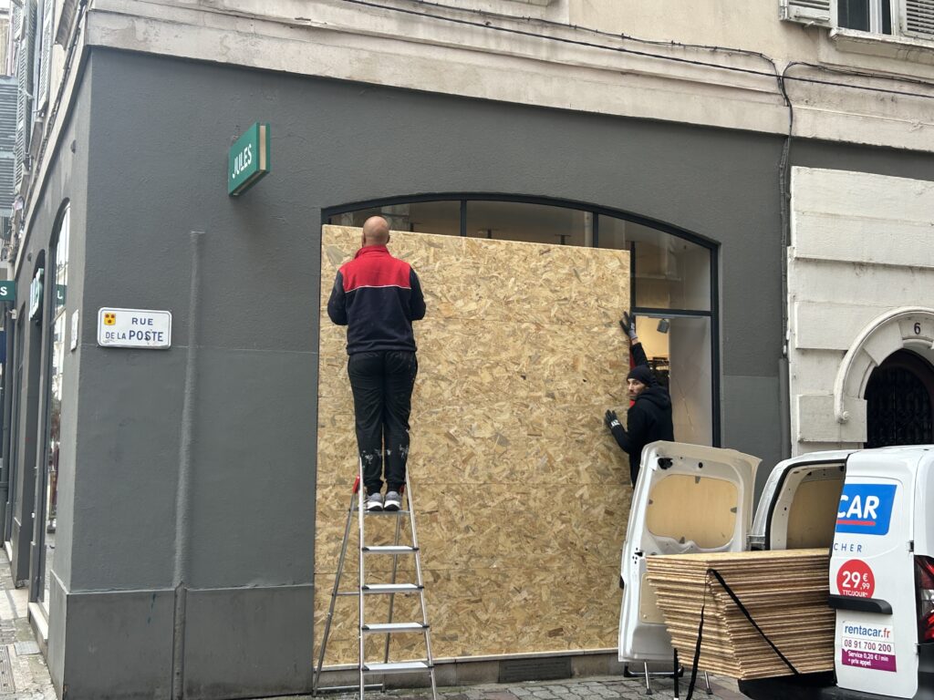 protection vitrine après pillage