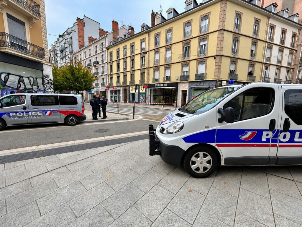 police blocage rue