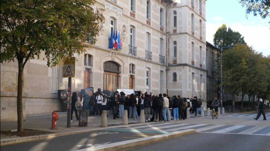 Les professeurs se mobilisent avec les élèves du Lycée Champollion